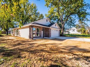 608 E Brown St, Cleburne, TX 76031