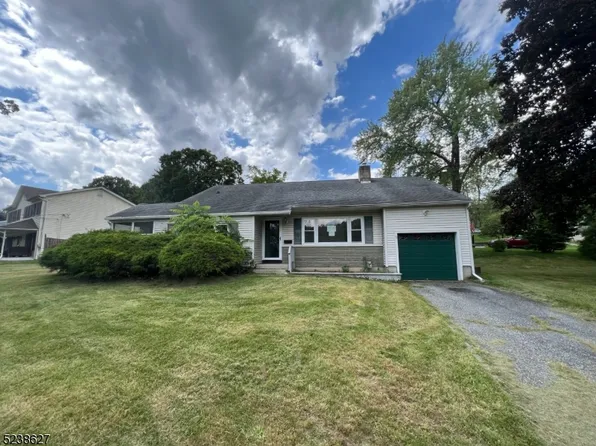 72 Pine St, Newton Town, NJ 07860