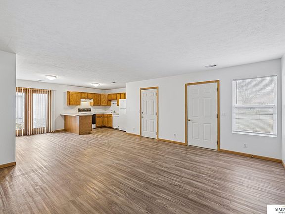 5th image of 526 Lamont Cir