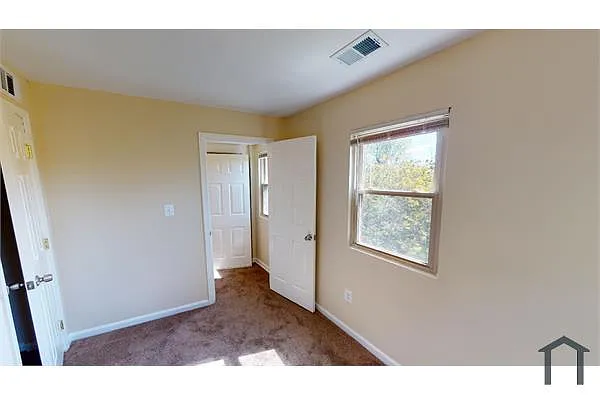 Building Photo - 3138 Buena Vista Ter SE #3