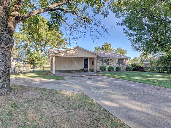 3rd image of 607 Meadow Cir