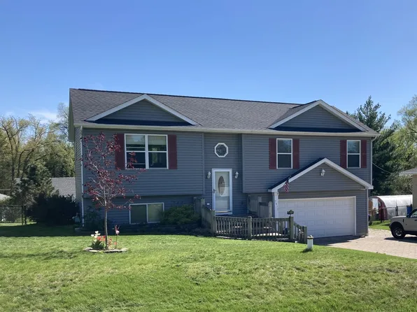 7415 Seminole Dr, Wonder Lake, IL 60097