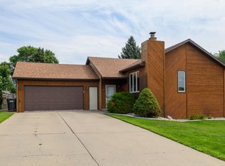 704 6th Ave NE, Mandan, ND 58554