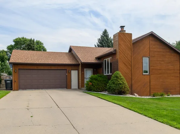 704 6th Ave NE, Mandan, ND 58554