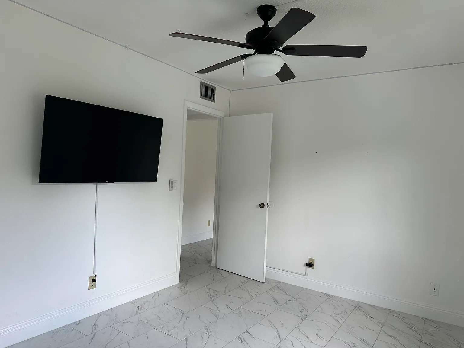 2 bed, 2.0 bath, 1115 sqft, $2,150 — Photo 2