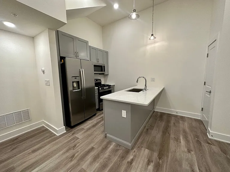 1115 N American St #C1 — Photo 6