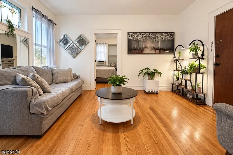 2 bed, 1.0 bath, $2,250 — Photo 3