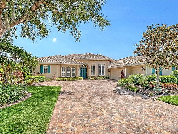 3rd image of 225 PESARO DRIVE