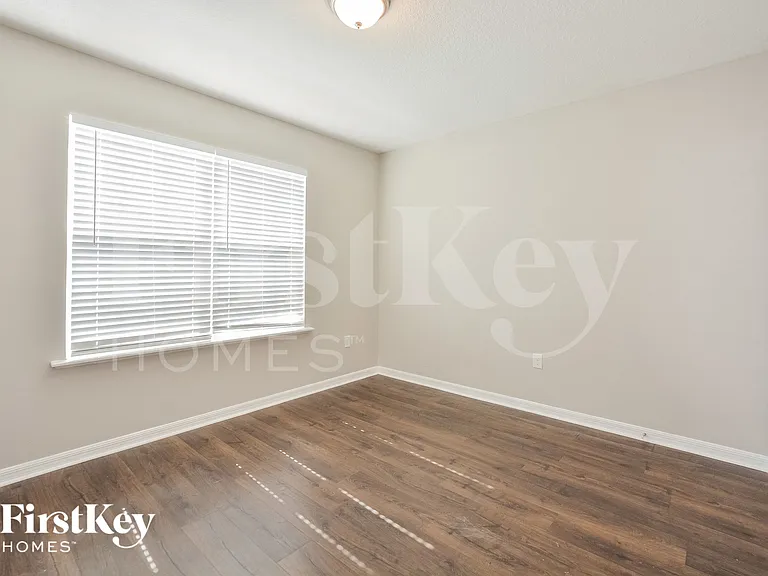 3920 Scotland St — Photo 11