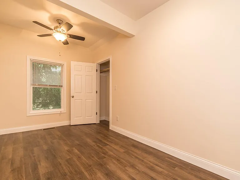 211 N Madison St — Photo 13