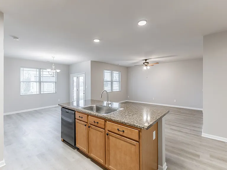 134 Natalie Jane Dr — Photo 2