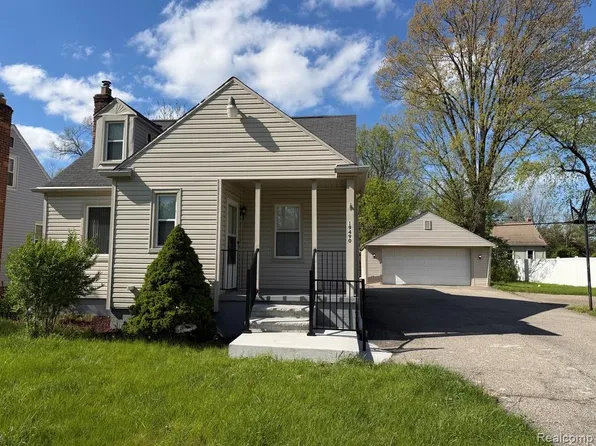 19490 Goldwin St, Southfield, MI 48075