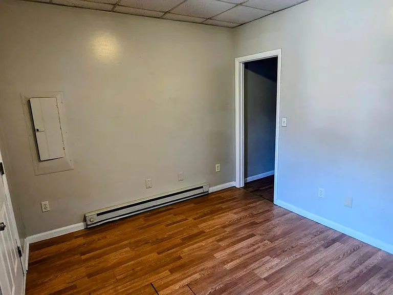 144 Front St — Photo 4
