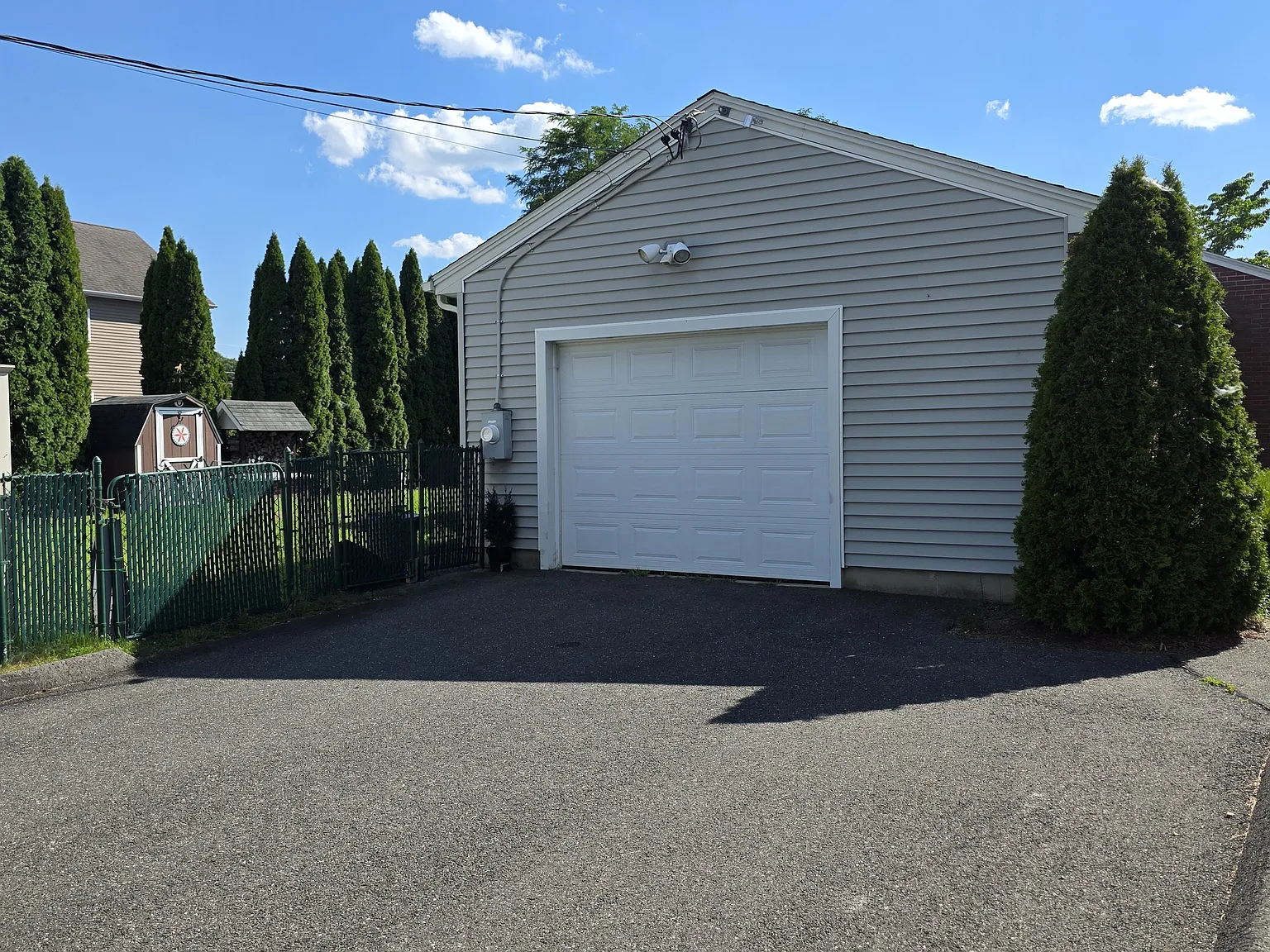 2 bed, 1100 sqft, $2,400 — Photo 2