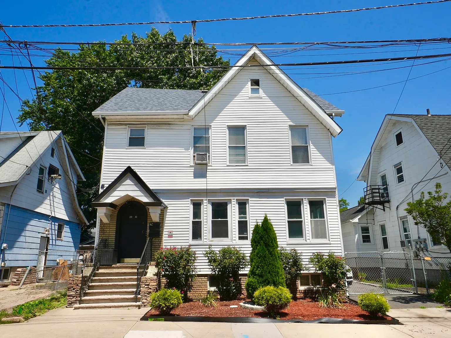 3 bed, $2,350 — Photo 1