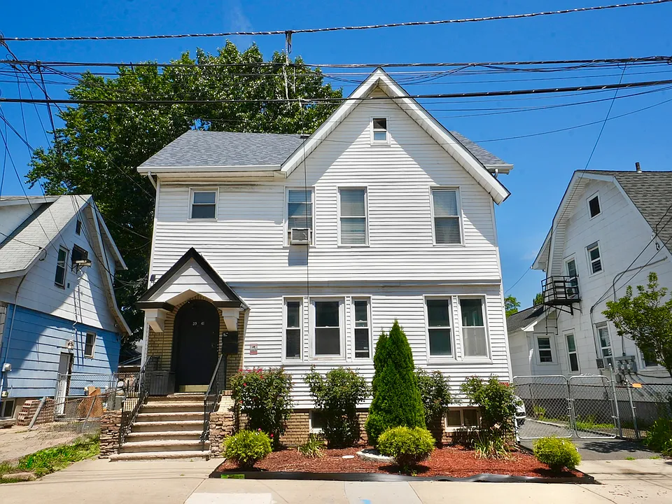 39 Unity Ave #1