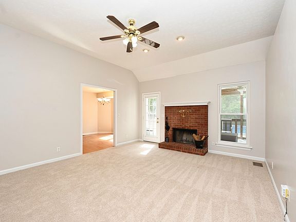 5th image of 121 Brookview Cir