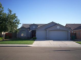 228 Lake St, Kingsburg, CA