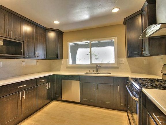 5th image of 1129 Champagne Ln