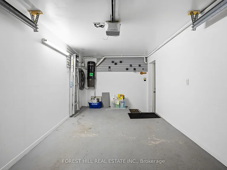 52 Shaftesbury Ave — Photo 43