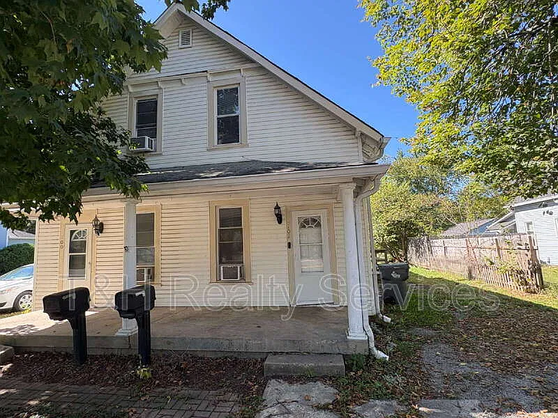2 bed, 1.0 bath, 1000 sqft, $1,050 — Photo 1