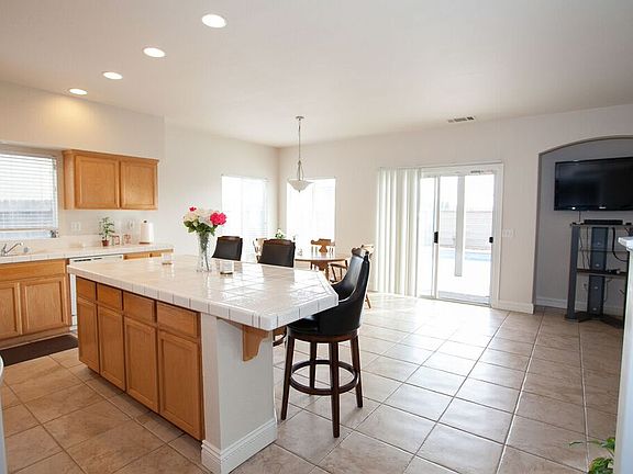 4th image of 1307 Venice Cir