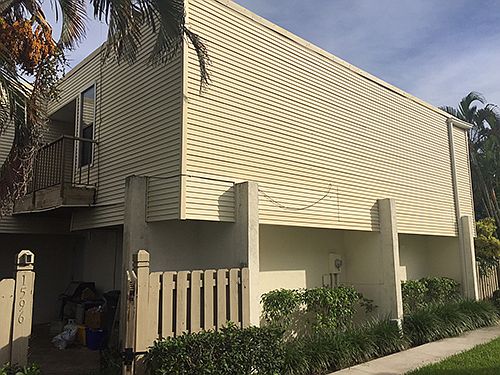 3rd image of 1596 Shaker Cir
