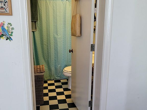4th image of 580 Holly Ave #1