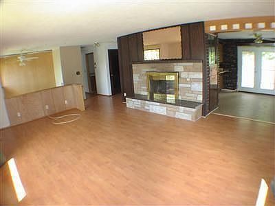 2nd image of 1342 Lyle Ave