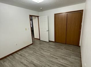 615 SW 7th St #1, Stuart, IA 50250