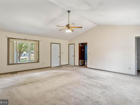 4th image of 749 Hurley Park Dr