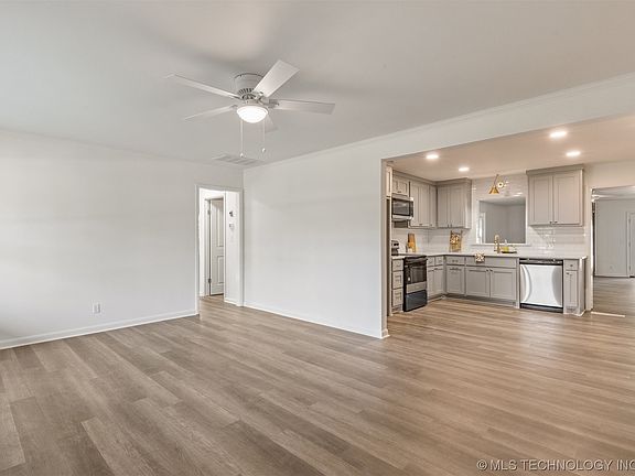 5th image of 1416 E 53rd Pl