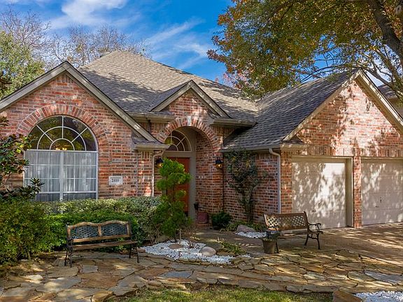 3rd image of 2810 Glen Hollow Dr