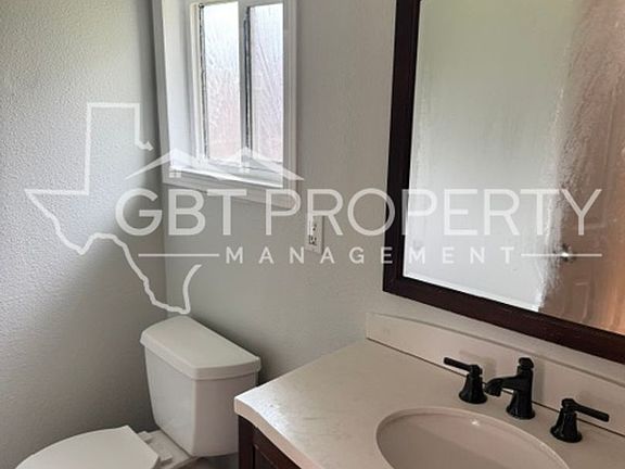 5th image of 324 E Castlewood Dr APT B