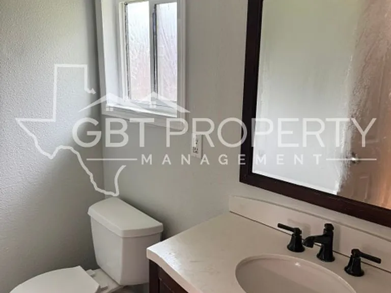 324 E Castlewood Dr #B — Photo 5