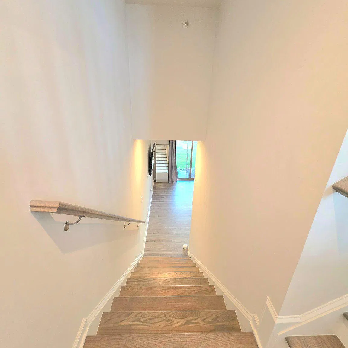 3 bed, 3.5 bath, 1776 sqft, $3,500 — Photo 3