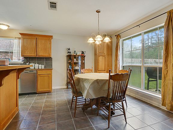 3rd image of 9964 Petersburg Dr
