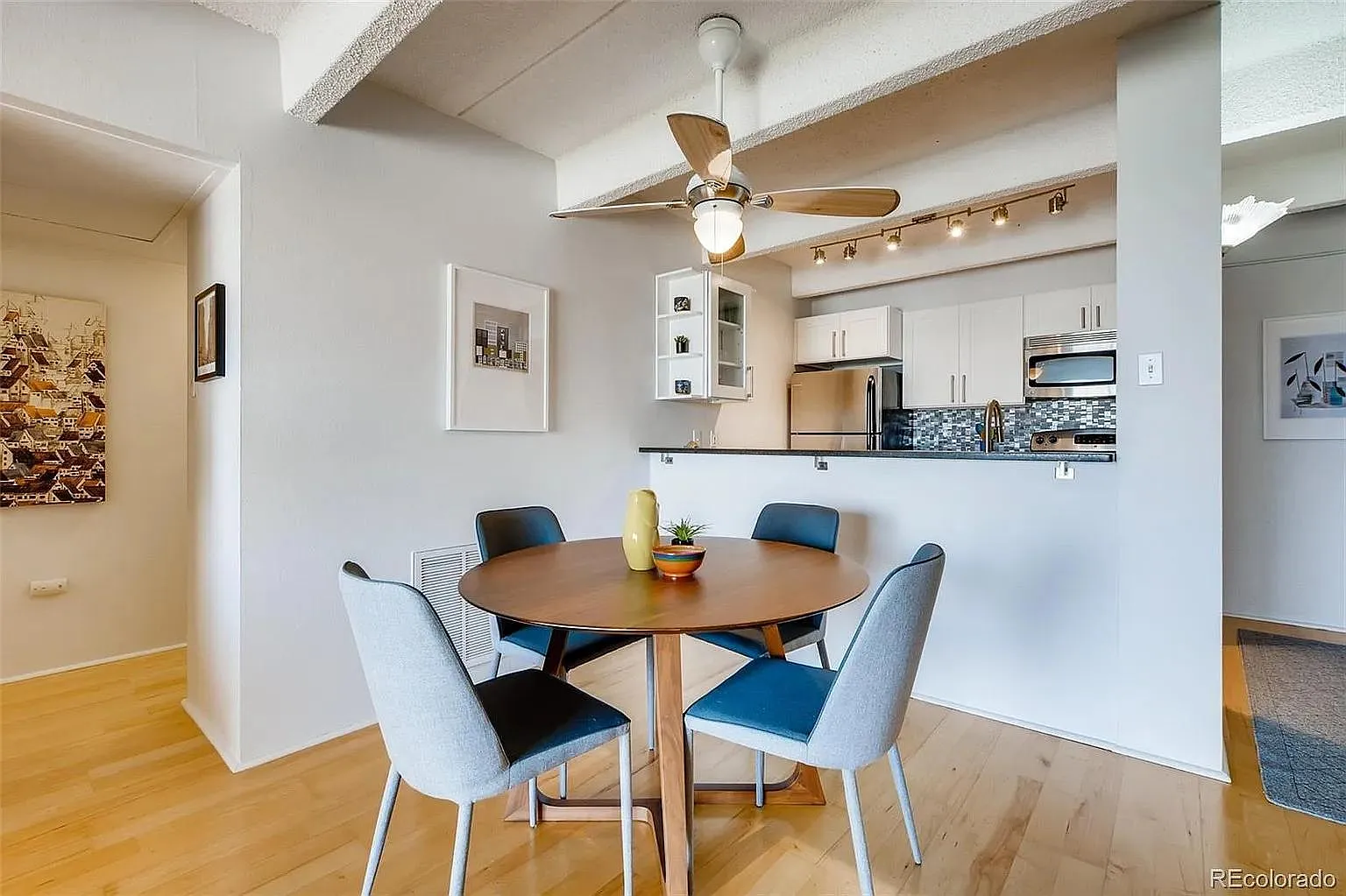 2 bed, 919 sqft, $2,400 — Photo 2