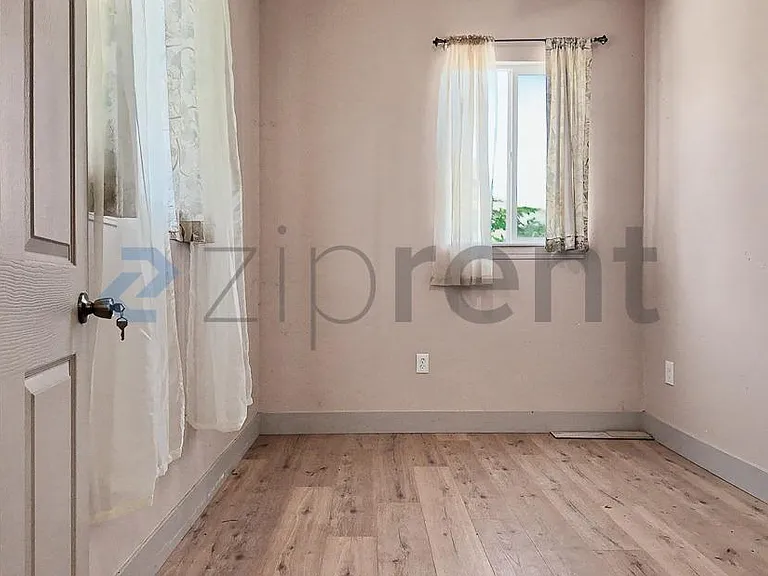 7604 28th St #MAIN HOUSE — Photo 32