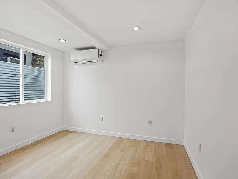 2561 W Avenue 30 — Photo 29