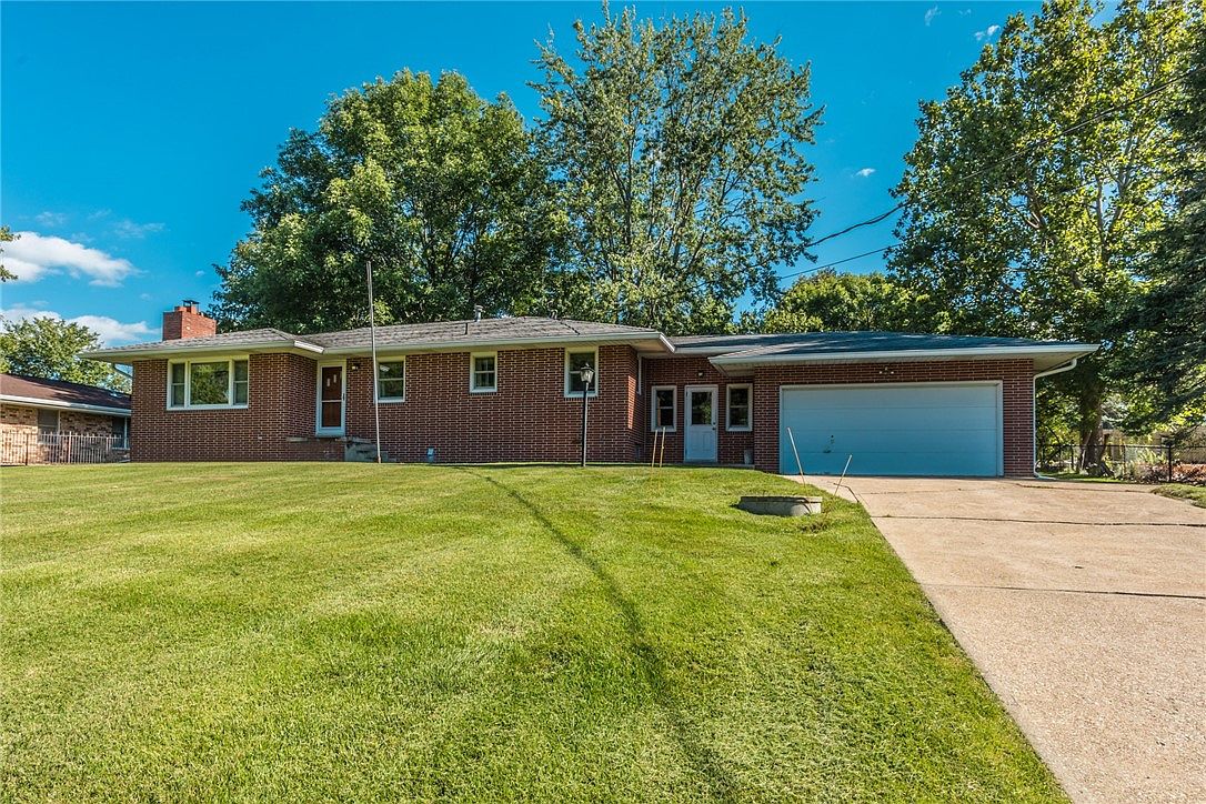 360 SE Browns Woods Dr, West Des Moines, IA 50265 Zillow