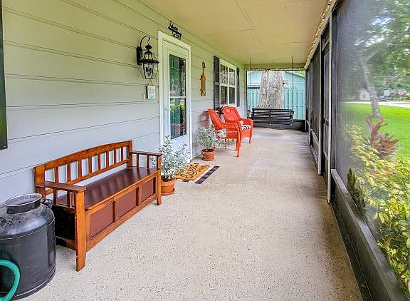 5th image of 914 Sandle Wood Dr
