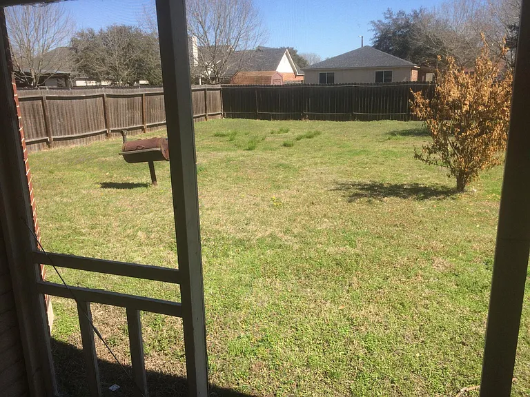 Very Large Fenced Back Yard