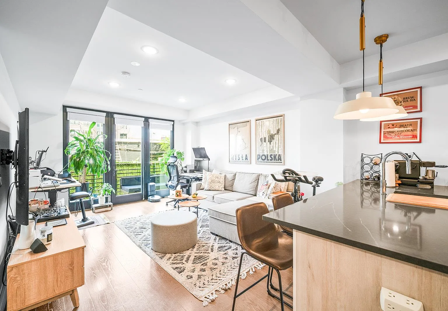 1 bed, 1.0 bath, 711 sqft, $3,800 — Photo 1