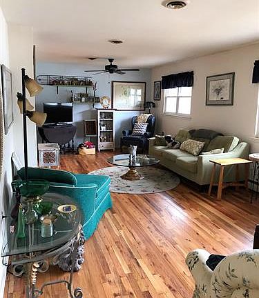 3rd image of 2042 Mount Hope Ln