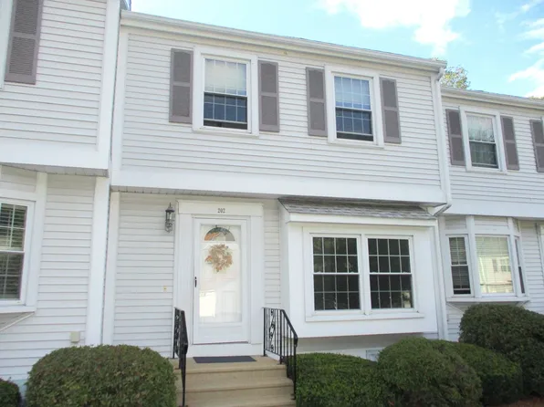 202 Heritage Ln #202, Auburn, MA 01501