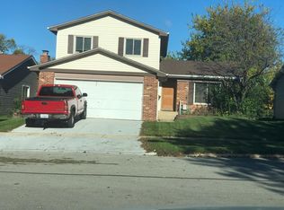 6835 Dove Ave, Woodridge, IL 60517