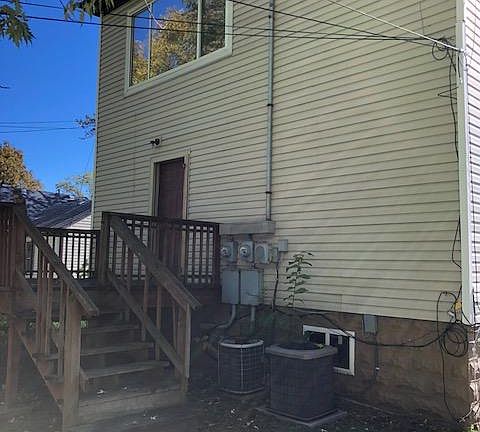 4th image of 374 W Muir Ave #2