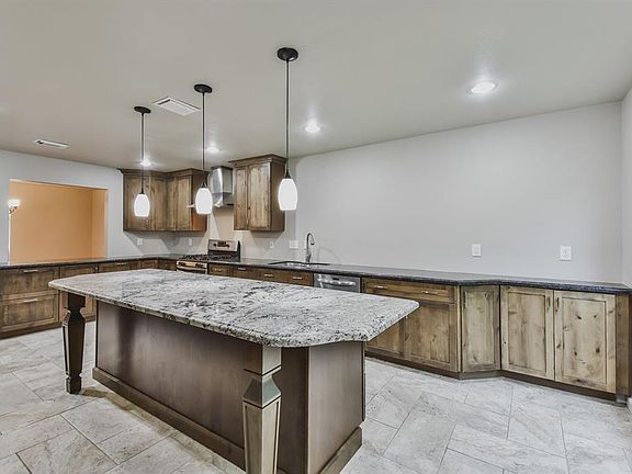 5th image of 3911 Elmwood Dr