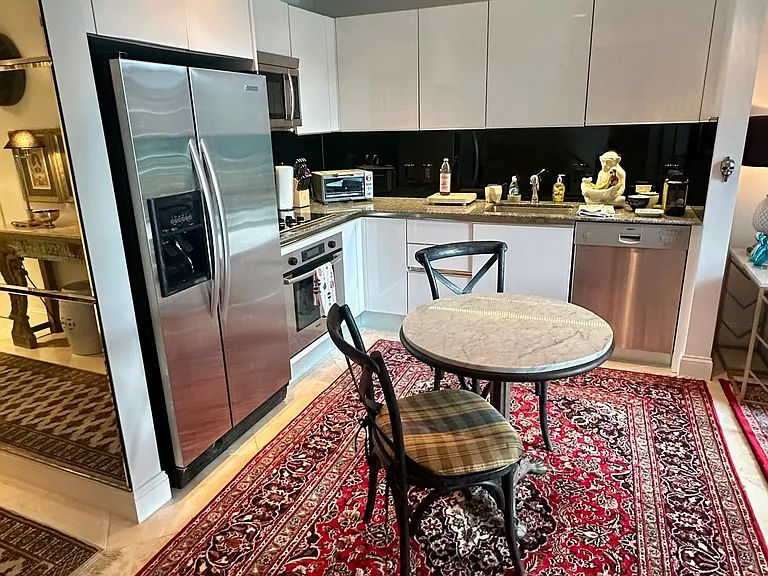1050 Brickell Ave #818 — Photo 5